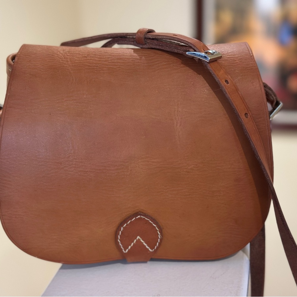 Elegant Tan Leather Shoulder Bag